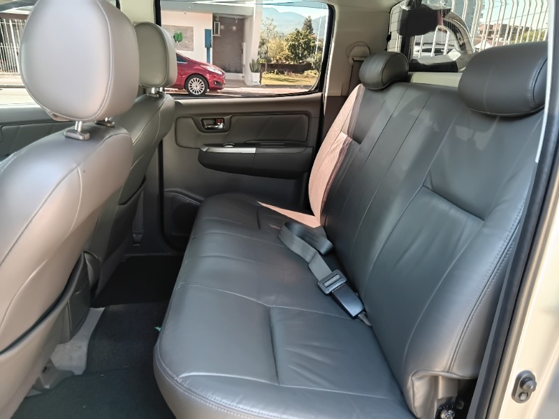 TOYOTA HILUX 2.7 SRV 4X2 CD 16V 2015/2015 SCHAEFER AUTOMÓVEIS TEUTÔNIA / Carros no Vale TOYOTA HILUX 2.7 SRV 4X2 CD 16V 2015/2015 SCHAEFER AUTOMÓVEIS TEUTÔNIA / Carros no Vale