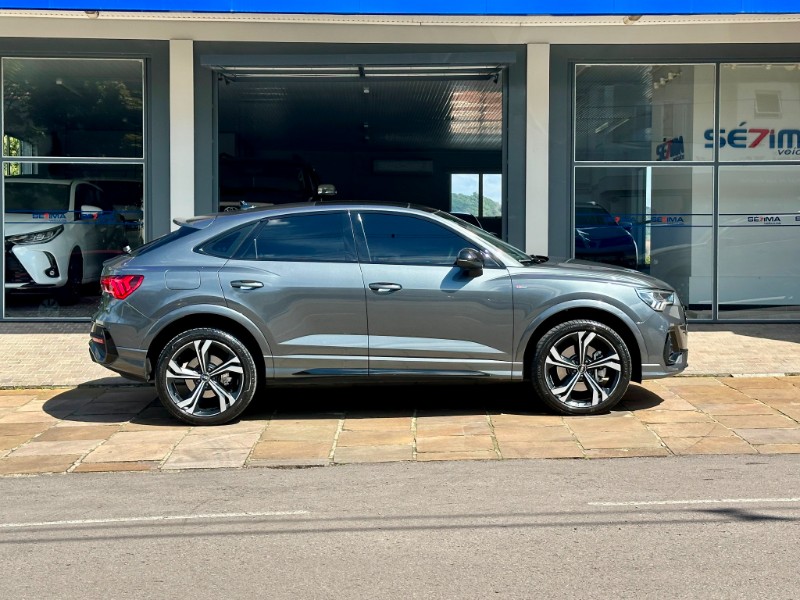 AUDI Q3 2.0 TFSI PERFORMANCE BLACK QUATTRO 2024/2025 SÉTIMA VEÍCULOS GUAPORÉ / Carros no Vale