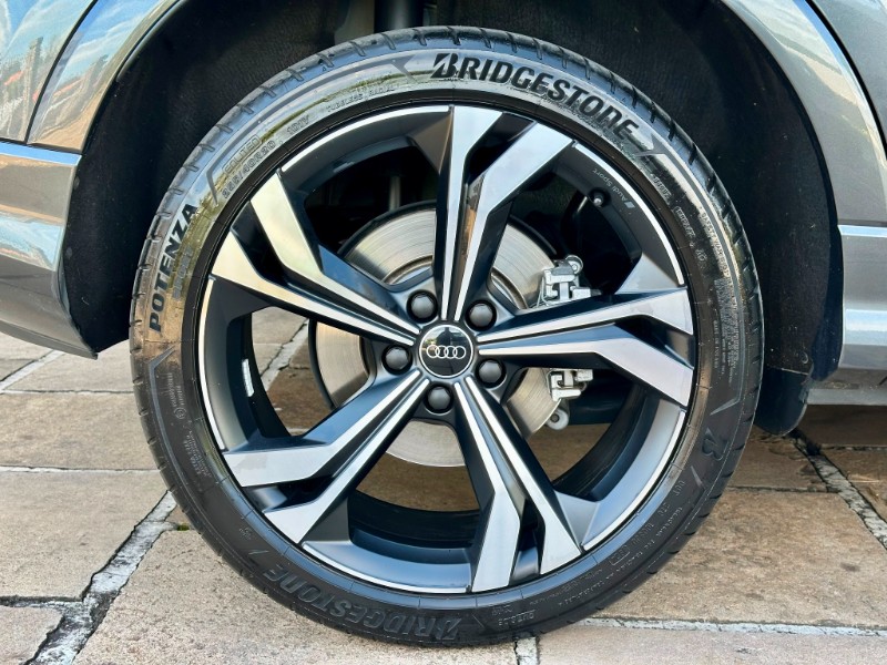 AUDI Q3 2.0 TFSI PERFORMANCE BLACK QUATTRO 2024/2025 SÉTIMA VEÍCULOS GUAPORÉ / Carros no Vale