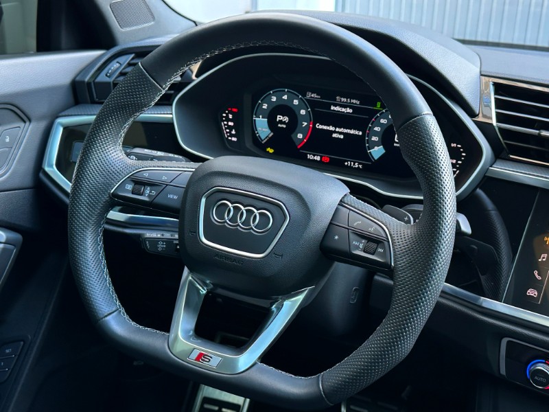 AUDI Q3 2.0 TFSI PERFORMANCE BLACK QUATTRO 2024/2025 SÉTIMA VEÍCULOS GUAPORÉ / Carros no Vale