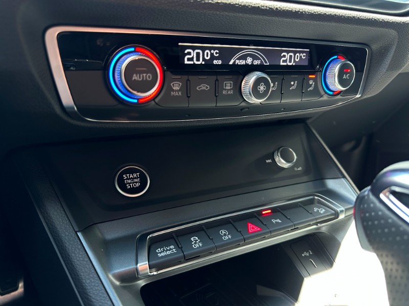 AUDI Q3 2.0 TFSI PERFORMANCE BLACK QUATTRO 2024/2025 SÉTIMA VEÍCULOS GUAPORÉ / Carros no Vale