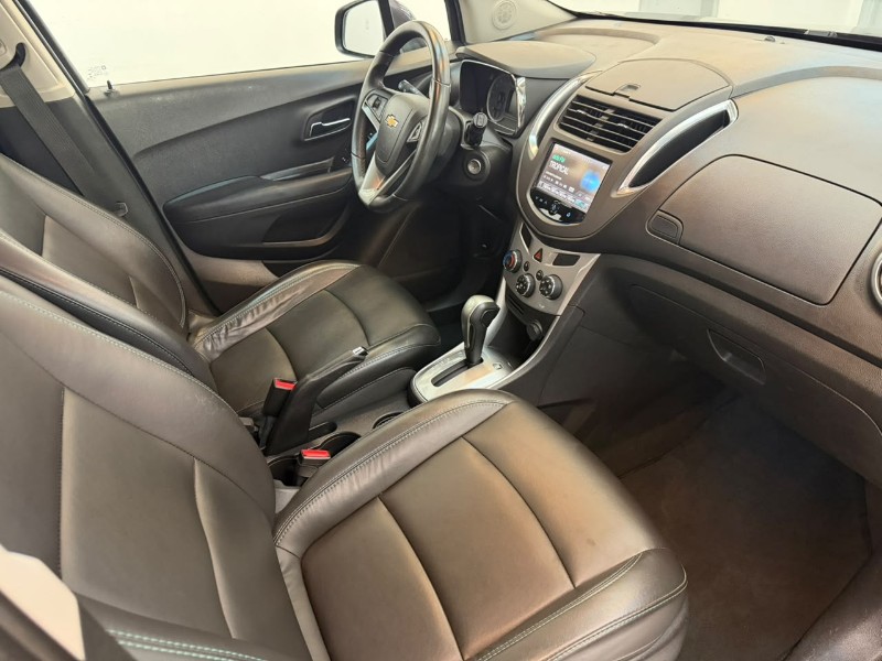 CHEVROLET TRACKER LTZ 1.8 2016/2016 LUCAS AUTOMÓVEIS BOM RETIRO DO SUL / Carros no Vale CHEVROLET TRACKER LTZ 1.8 2016/2016 LUCAS AUTOMÓVEIS BOM RETIRO DO SUL / Carros no Vale