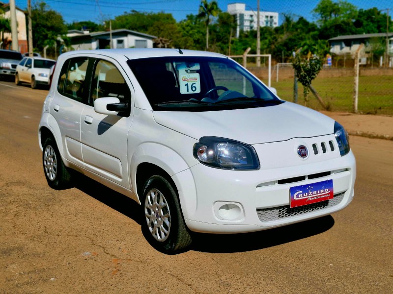 FIAT UNO VIVACE CELEB. 1.0 EVO F.FLEX 8V 5P 2015/2016 CRUZEIRO MULTIMARCAS CRUZEIRO DO SUL / Carros no Vale