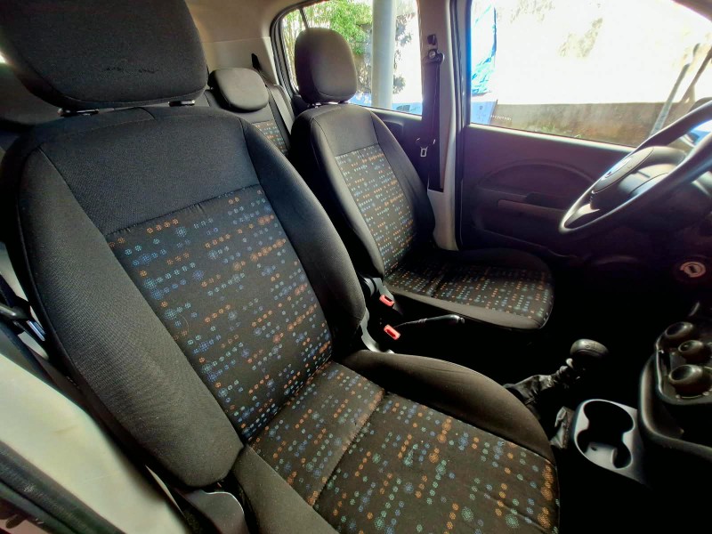 FIAT UNO VIVACE CELEB. 1.0 EVO F.FLEX 8V 5P 2015/2016 CRUZEIRO MULTIMARCAS CRUZEIRO DO SUL / Carros no Vale