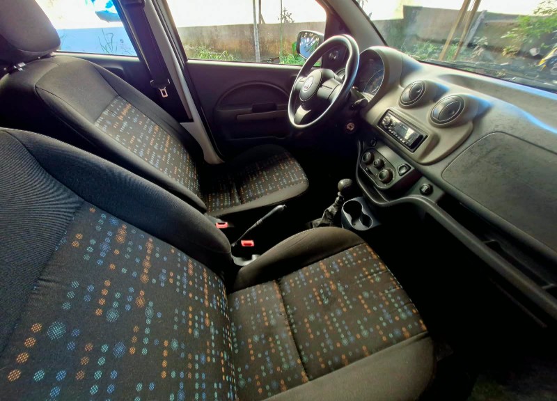 FIAT UNO VIVACE CELEB. 1.0 EVO F.FLEX 8V 5P 2015/2016 CRUZEIRO MULTIMARCAS CRUZEIRO DO SUL / Carros no Vale