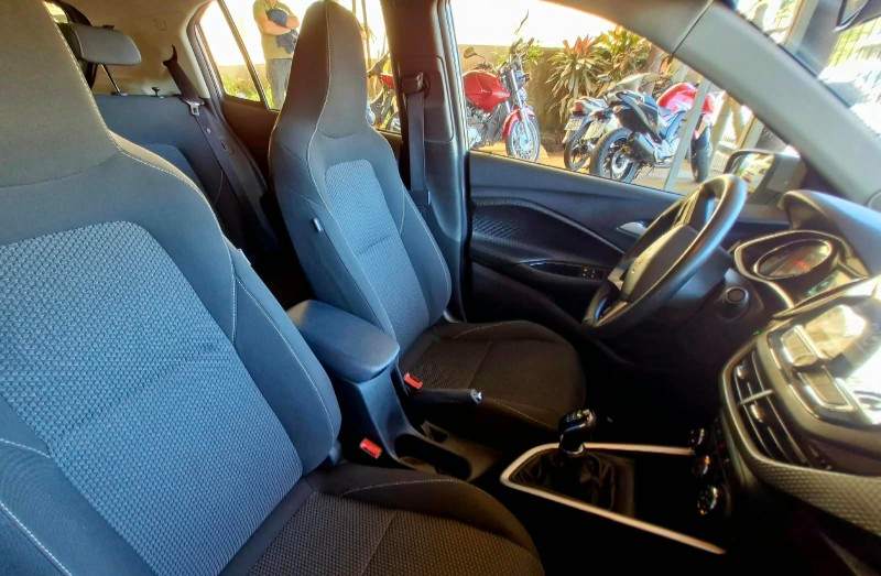CHEVROLET ONIX 1.0 HATCH RS 12V TURBO 2022/2023 CRUZEIRO MULTIMARCAS CRUZEIRO DO SUL / Carros no Vale