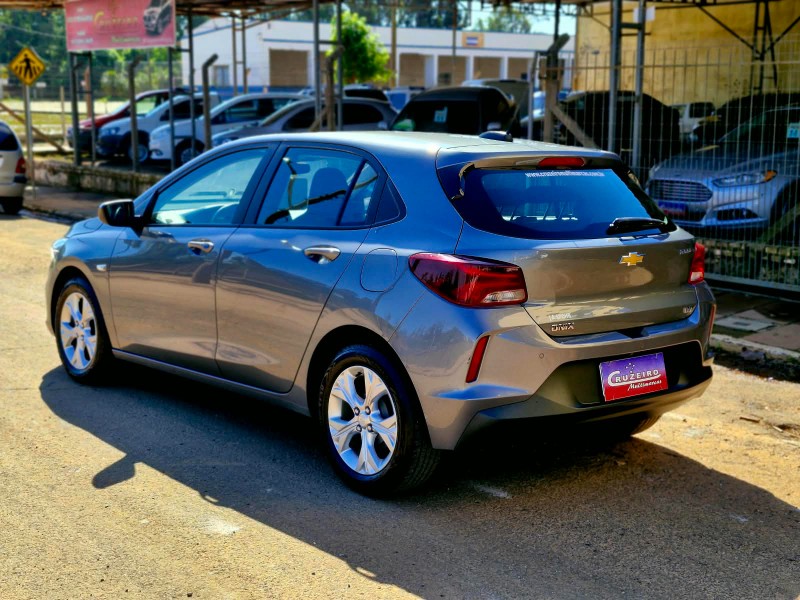 CHEVROLET ONIX 1.0 HATCH RS 12V TURBO 2022/2023 CRUZEIRO MULTIMARCAS CRUZEIRO DO SUL / Carros no Vale