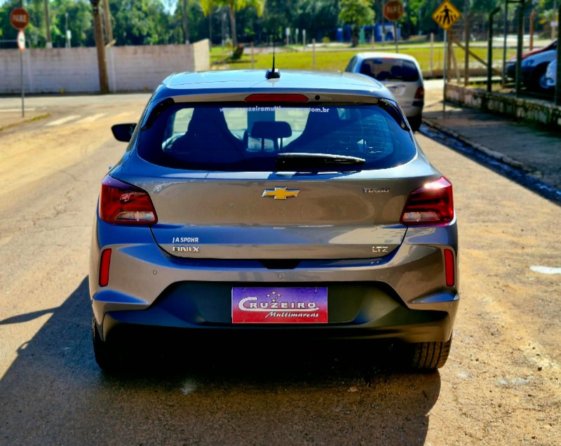 CHEVROLET ONIX 1.0 HATCH RS 12V TURBO 2022/2023 CRUZEIRO MULTIMARCAS CRUZEIRO DO SUL / Carros no Vale