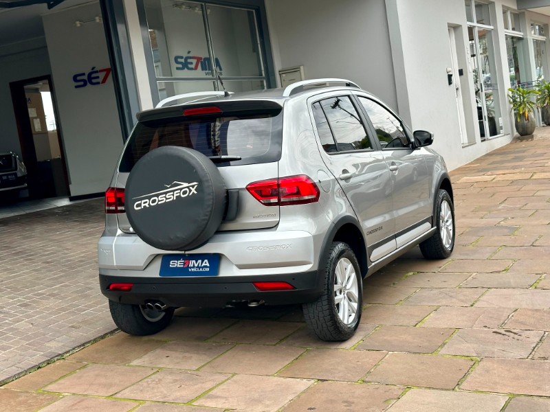 VOLKSWAGEN CROSSFOX 1.6 I-MOTION 2015/2016 SÉTIMA VEÍCULOS GUAPORÉ / Carros no Vale