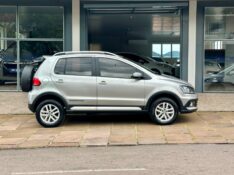 VOLKSWAGEN CROSSFOX 1.6 I-MOTION 2015/2016 SÉTIMA VEÍCULOS GUAPORÉ / Carros no Vale