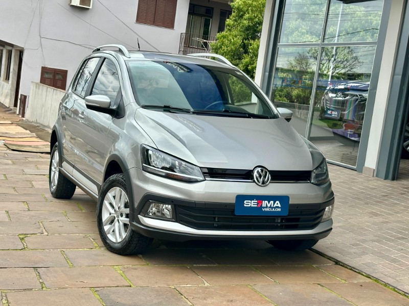 VOLKSWAGEN CROSSFOX 1.6 I-MOTION 2015/2016 SÉTIMA VEÍCULOS GUAPORÉ / Carros no Vale