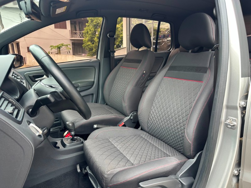 VOLKSWAGEN CROSSFOX 1.6 I-MOTION 2015/2016 SÉTIMA VEÍCULOS GUAPORÉ / Carros no Vale