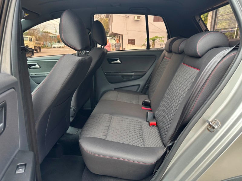 VOLKSWAGEN CROSSFOX 1.6 I-MOTION 2015/2016 SÉTIMA VEÍCULOS GUAPORÉ / Carros no Vale
