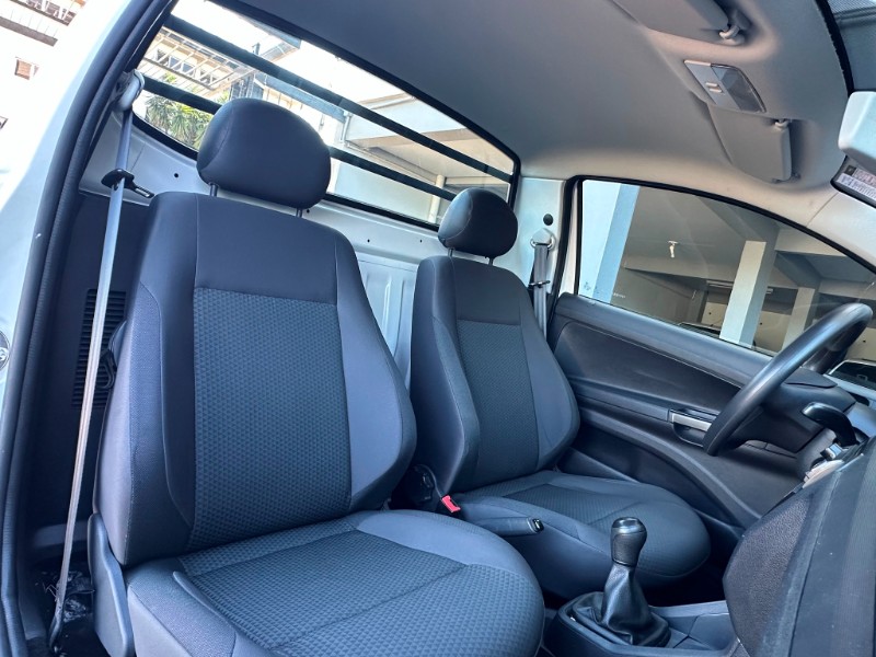 VOLKSWAGEN SAVEIRO ROBUST 1.6 8V CS 2023/2023 SÉTIMA VEÍCULOS GUAPORÉ / Carros no Vale