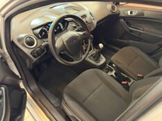 FORD FIESTA HB SE 1.6 2014/2014 LUCAS AUTOMÓVEIS BOM RETIRO DO SUL / Carros no Vale