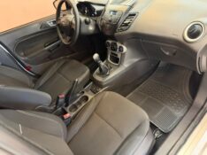 FORD FIESTA HB SE 1.6 2014/2014 LUCAS AUTOMÓVEIS BOM RETIRO DO SUL / Carros no Vale