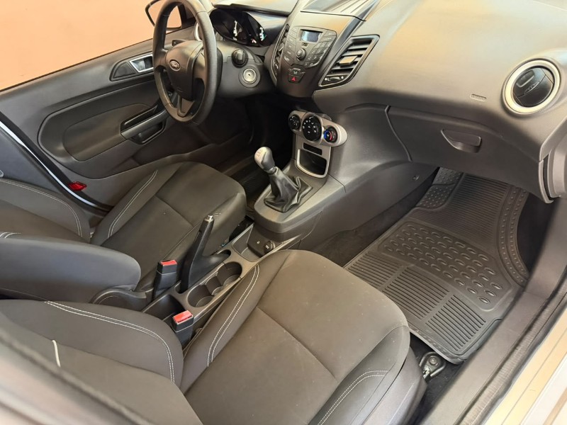 FORD FIESTA HB SE 1.6 2014/2014 LUCAS AUTOMÓVEIS BOM RETIRO DO SUL / Carros no Vale