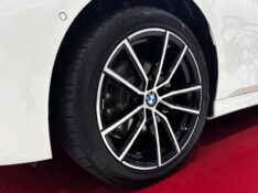 BMW 320i 2.0 16V TURBO GASOLINA SPORT AUTOMÁTICO 2019/2020 DUARTE VEÍCULOS PORTO ALEGRE / Carros no Vale