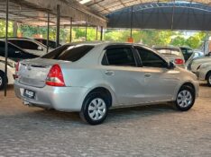 TOYOTA ETIOS 1.5 XS SEDAN 16V FLEX 4P MANUAL 2015/2016 RICARDO VEÍCULOS TEUTÔNIA / Carros no Vale