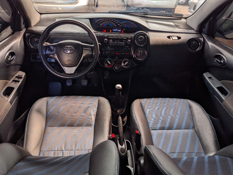 TOYOTA ETIOS 1.5 XS SEDAN 16V FLEX 4P MANUAL 2015/2016 RICARDO VEÍCULOS TEUTÔNIA / Carros no Vale