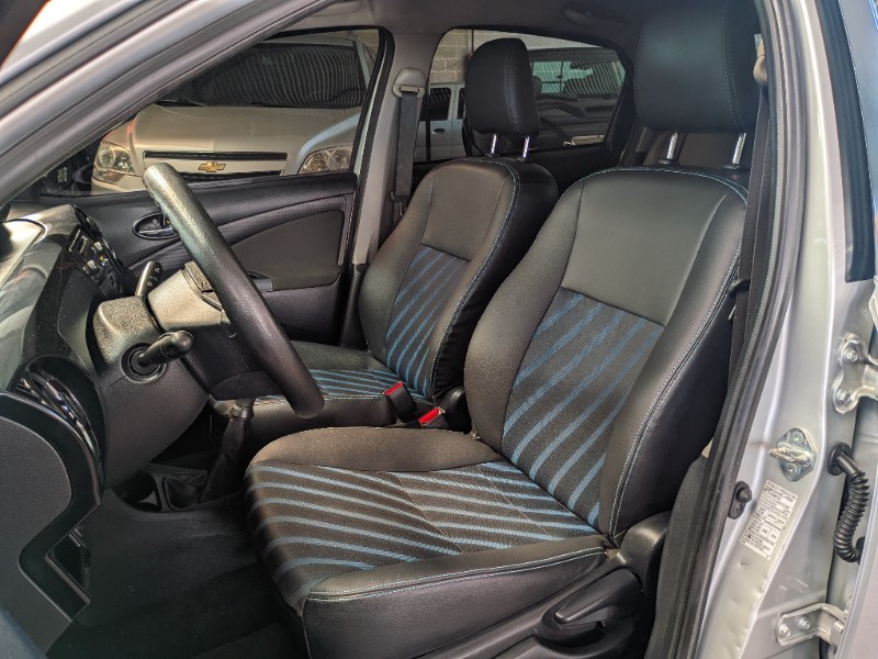 TOYOTA ETIOS 1.5 XS SEDAN 16V FLEX 4P MANUAL 2015/2016 RICARDO VEÍCULOS TEUTÔNIA / Carros no Vale