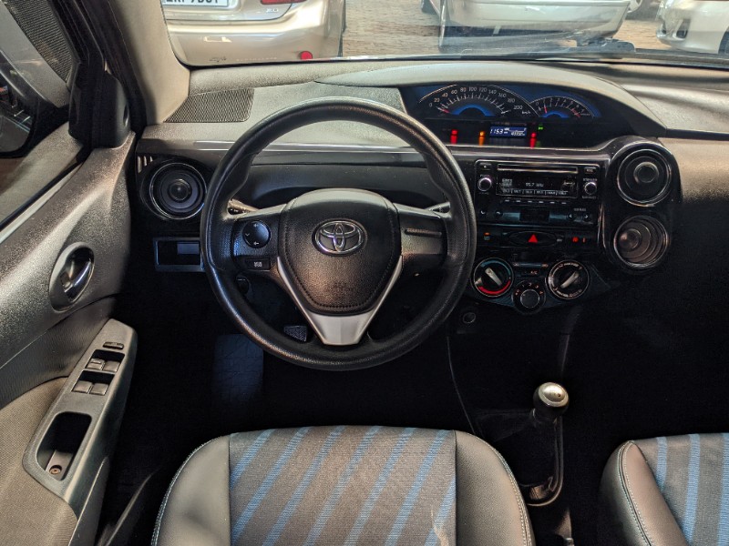 TOYOTA ETIOS 1.5 XS SEDAN 16V FLEX 4P MANUAL 2015/2016 RICARDO VEÍCULOS TEUTÔNIA / Carros no Vale