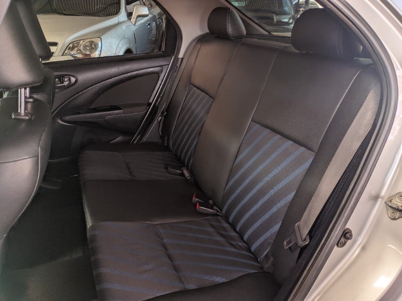 TOYOTA ETIOS 1.5 XS SEDAN 16V FLEX 4P MANUAL 2015/2016 RICARDO VEÍCULOS TEUTÔNIA / Carros no Vale