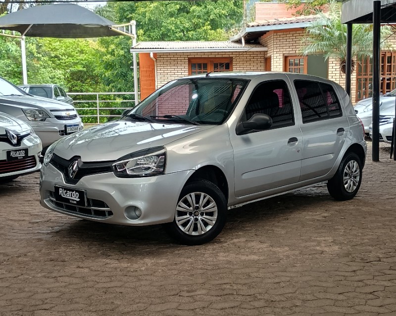 RENAULT CLIO 1.0 EXPRESSION 16V FLEX 4P MANUAL 2013/2014 RICARDO VEÍCULOS TEUTÔNIA / Carros no Vale