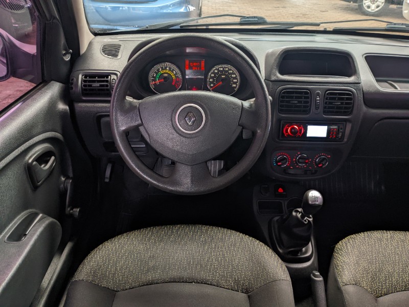 RENAULT CLIO 1.0 EXPRESSION 16V FLEX 4P MANUAL 2013/2014 RICARDO VEÍCULOS TEUTÔNIA / Carros no Vale