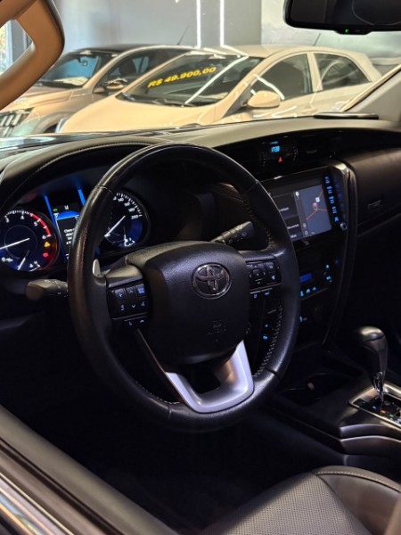 TOYOTA HILUX SW4 2.8 SRX 4X4 2021/2021 JM AUTOMÓVEIS VENÂNCIO AIRES / Carros no Vale TOYOTA HILUX SW4 2.8 SRX 4X4 2021/2021 JM AUTOMÓVEIS VENÂNCIO AIRES / Carros no Vale