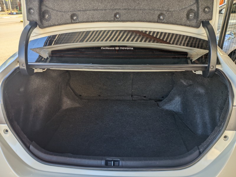 TOYOTA COROLLA XEI 2.0 FLEX 16V AUT. 2016/2016 RICARDO VEÍCULOS TEUTÔNIA / Carros no Vale