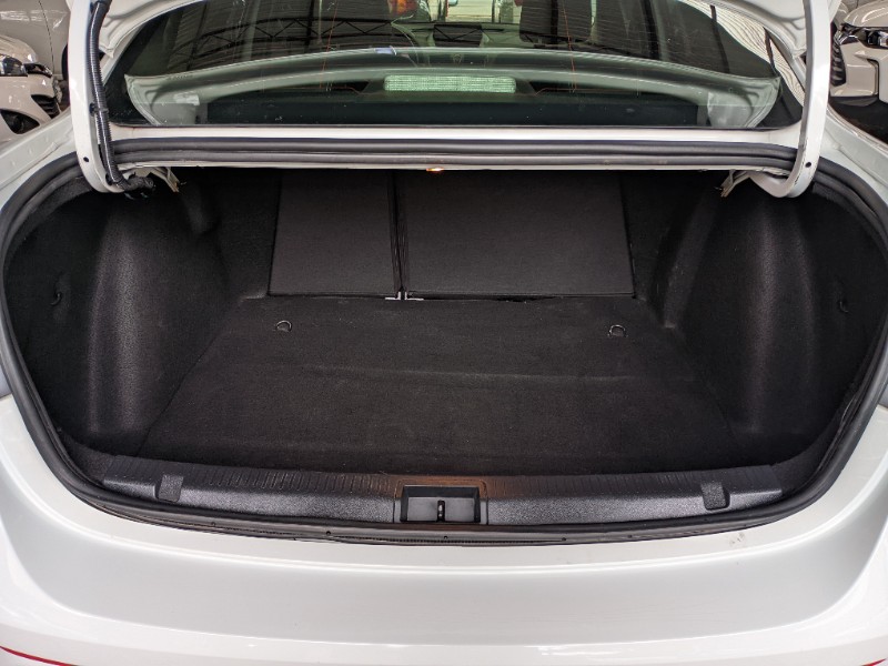 RENAULT FLUENCE 2.0 DYNAMIQUE PLUS 16V FLEX 4P AUTOMÁTICO 2017/2018 RICARDO VEÍCULOS TEUTÔNIA / Carros no Vale RENAULT FLUENCE 2.0 DYNAMIQUE PLUS 16V FLEX 4P AUTOMÁTICO 2017/2018 RICARDO VEÍCULOS TEUTÔNIA / Carros no Vale