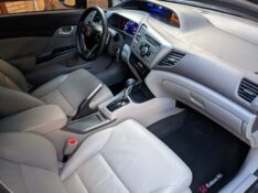 HONDA CIVIC 2.0 LXR 16V FLEX 4P AUTOMÁTICO 2014/2014 RICARDO VEÍCULOS TEUTÔNIA / Carros no Vale
