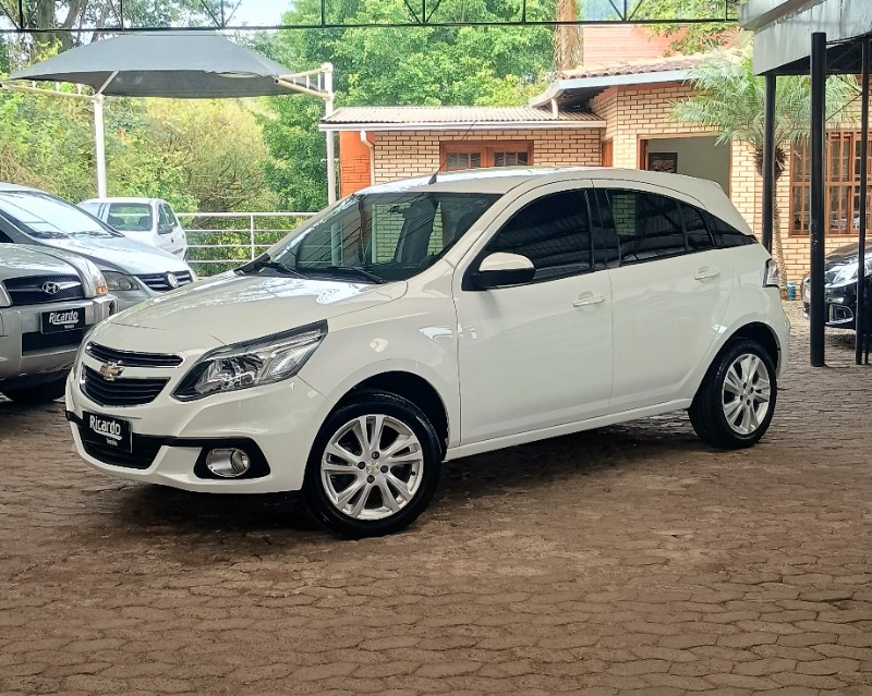 CHEVROLET AGILE LTZ 1.4 MPFI 8V FLEXPOWER 5P 2013/2014 RICARDO VEÍCULOS TEUTÔNIA / Carros no Vale