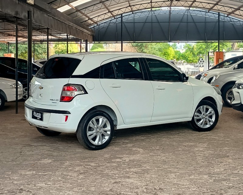 CHEVROLET AGILE LTZ 1.4 MPFI 8V FLEXPOWER 5P 2013/2014 RICARDO VEÍCULOS TEUTÔNIA / Carros no Vale