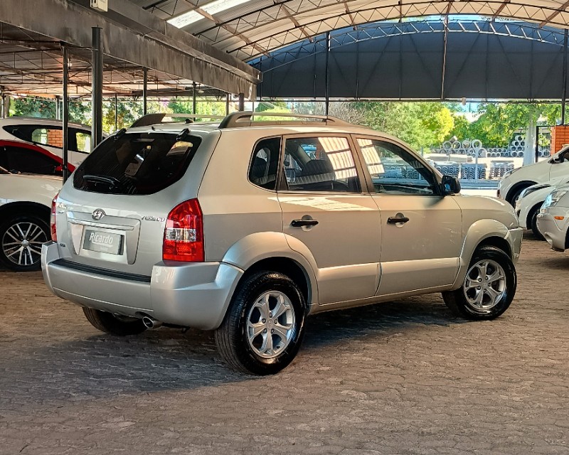 HYUNDAI TUCSON 2.0 GLS 2011/2012 RICARDO VEÍCULOS TEUTÔNIA / Carros no Vale