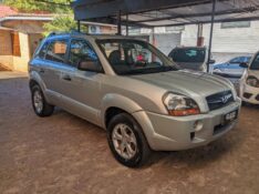 HYUNDAI TUCSON 2.0 GLS 2011/2012 RICARDO VEÍCULOS TEUTÔNIA / Carros no Vale