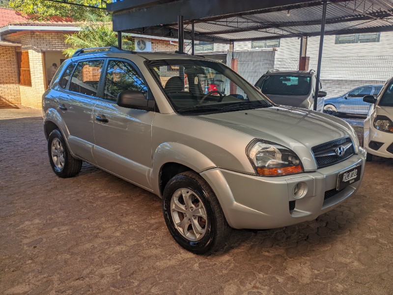 HYUNDAI TUCSON 2.0 GLS 2011/2012 RICARDO VEÍCULOS TEUTÔNIA / Carros no Vale