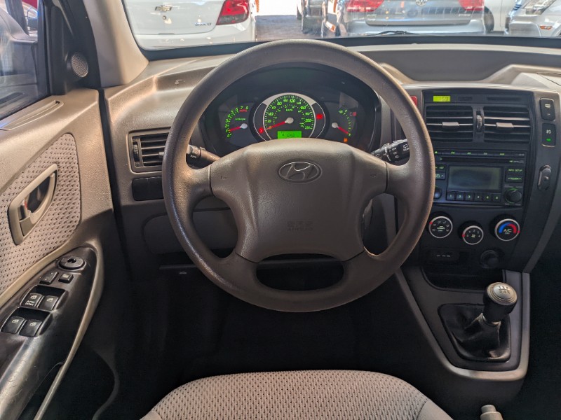 HYUNDAI TUCSON 2.0 GLS 2011/2012 RICARDO VEÍCULOS TEUTÔNIA / Carros no Vale