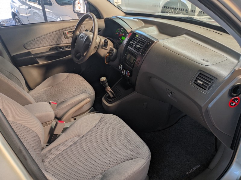 HYUNDAI TUCSON 2.0 GLS 2011/2012 RICARDO VEÍCULOS TEUTÔNIA / Carros no Vale