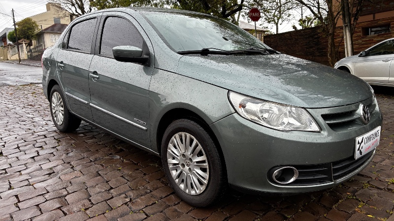 VOLKSWAGEN VOYAGE 1.6 COMFORTLINE 2009/2010 COMPLETO VEÍCULOS GUAPORÉ / Carros no Vale