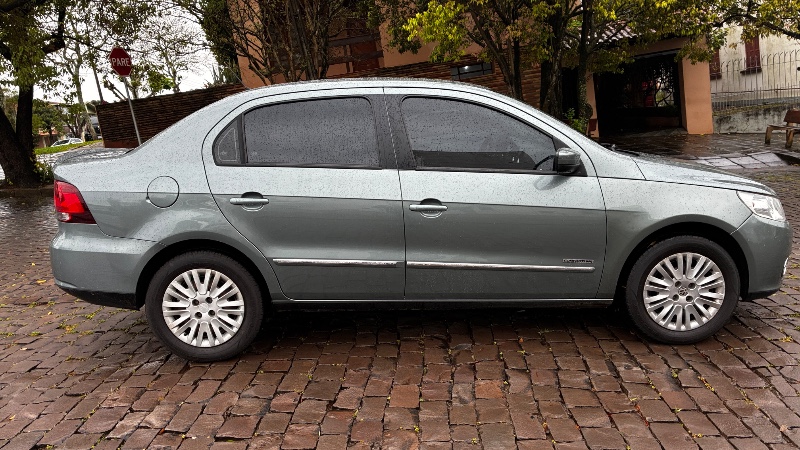 VOLKSWAGEN VOYAGE 1.6 COMFORTLINE 2009/2010 COMPLETO VEÍCULOS GUAPORÉ / Carros no Vale