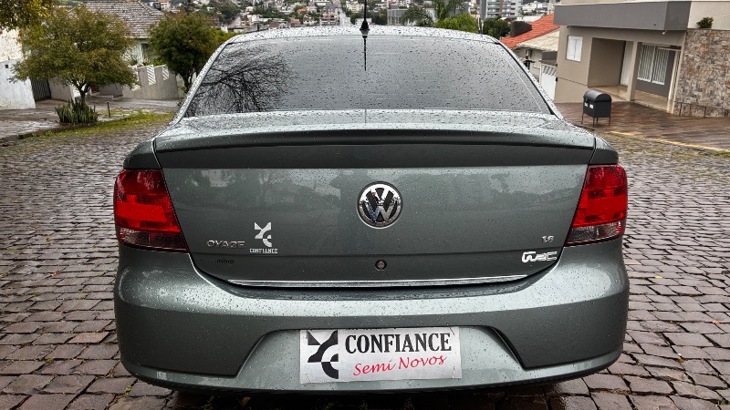 VOLKSWAGEN VOYAGE 1.6 COMFORTLINE 2009/2010 COMPLETO VEÍCULOS GUAPORÉ / Carros no Vale