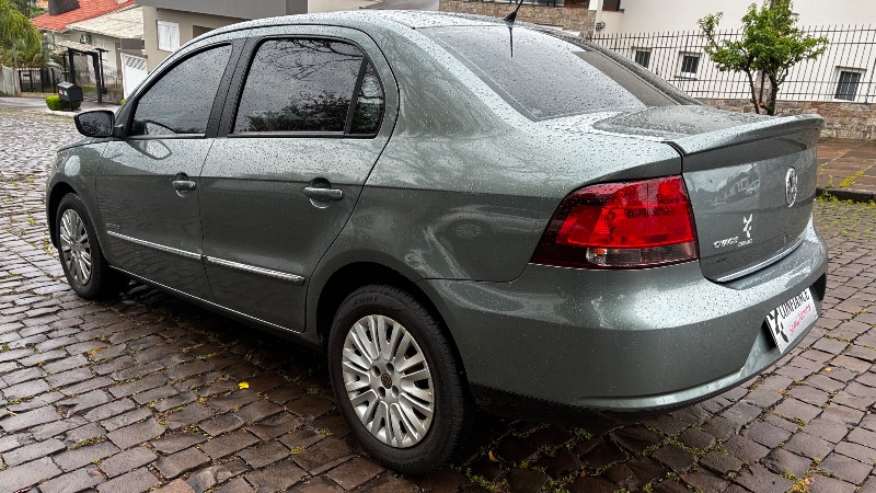 VOLKSWAGEN VOYAGE 1.6 COMFORTLINE 2009/2010 COMPLETO VEÍCULOS GUAPORÉ / Carros no Vale