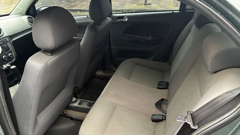 VOLKSWAGEN VOYAGE 1.6 COMFORTLINE 2009/2010 COMPLETO VEÍCULOS GUAPORÉ / Carros no Vale