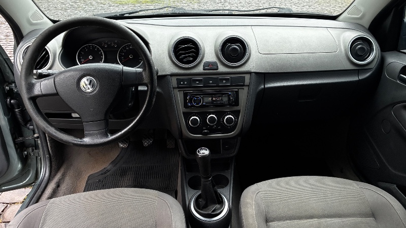 VOLKSWAGEN VOYAGE 1.6 COMFORTLINE 2009/2010 COMPLETO VEÍCULOS GUAPORÉ / Carros no Vale