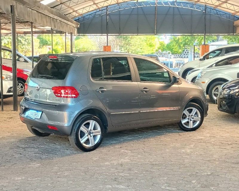 VOLKSWAGEN FOX COMFORTLINE 1.6 FLEX 8V 5P 2015/2016 RICARDO VEÍCULOS TEUTÔNIA / Carros no Vale