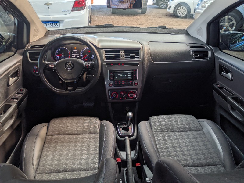 VOLKSWAGEN FOX COMFORTLINE 1.6 FLEX 8V 5P 2015/2016 RICARDO VEÍCULOS TEUTÔNIA / Carros no Vale