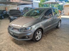 VOLKSWAGEN FOX COMFORTLINE 1.6 FLEX 8V 5P 2015/2016 RICARDO VEÍCULOS TEUTÔNIA / Carros no Vale