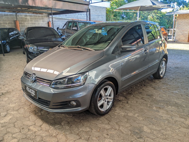 VOLKSWAGEN FOX COMFORTLINE 1.6 FLEX 8V 5P 2015/2016 RICARDO VEÍCULOS TEUTÔNIA / Carros no Vale
